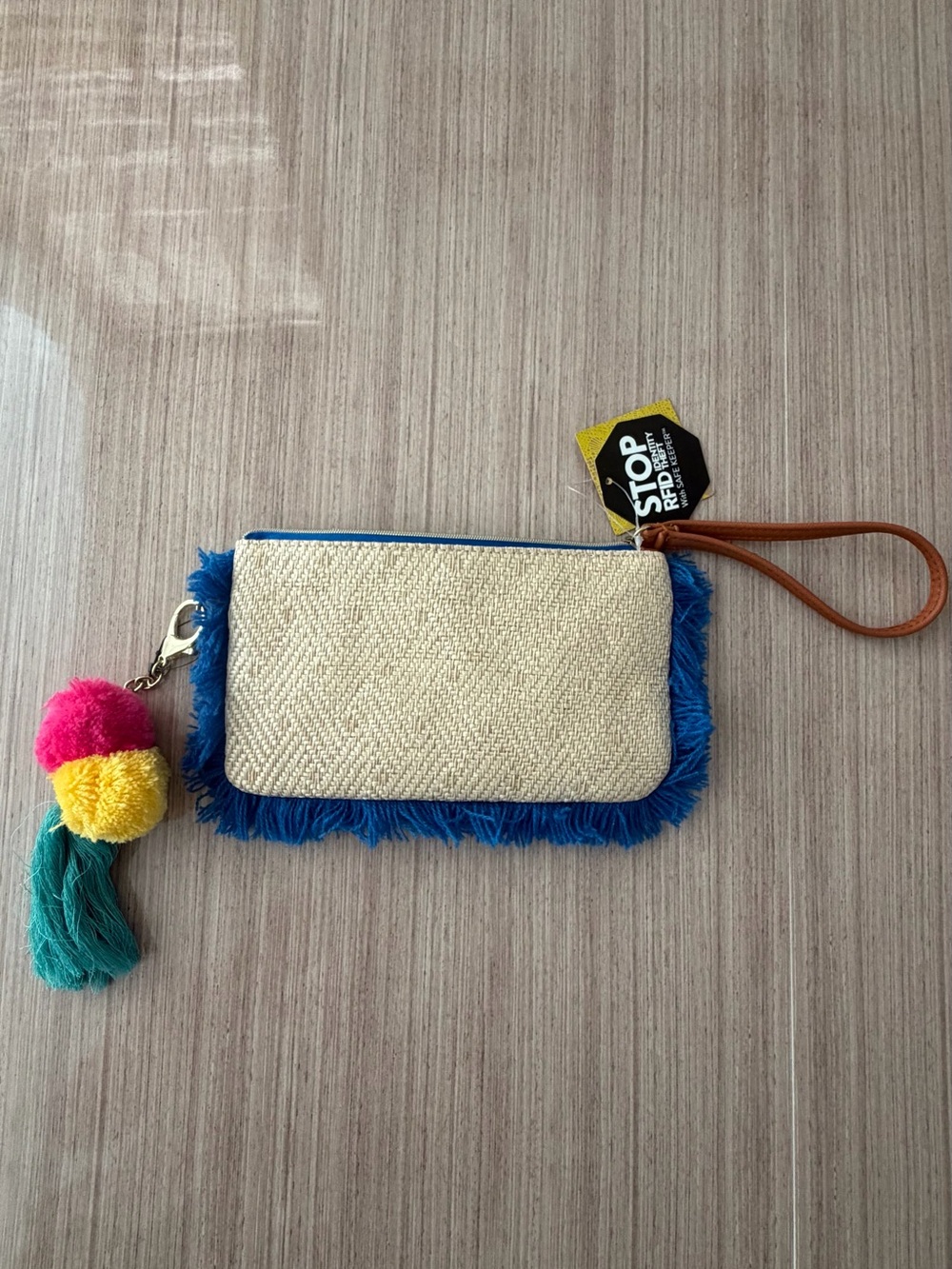 Wristlet purse bag with RFID protection